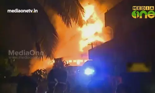 News Theatre | തിരുവനന്തപുരത്തെ പ്ലാസ്റ്റിക് നിർമ്മാണ കമ്പനിയിലെ പൊട്ടിത്തെറി (01-11-18 Part2)  