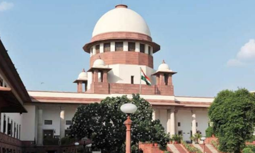 ശബരിമല സ്ത്രീ പ്രവേശം: റിട്ട് ഹരജികള്‍ മൂന്നംഗ സുപ്രീംകോടതി ബെഞ്ച് പരിഗണിക്കും