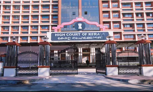 ശബരിമലയില്‍ സംഘർഷം സൃഷ്ടിക്കാൻ കോടതിയെ ഉപകരണമാക്കരുതെന്ന് ഹൈക്കോടതി