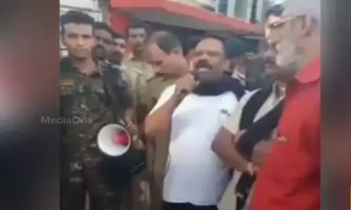 സന്നിധാനത്ത് പൊലീസിനെ സാക്ഷിയാക്കി, പൊലീസ് മൈക്കില്‍ ആര്‍.എസ്.എസ് നേതാവിന്റെ പ്രസംഗം, വിവാദമാകുന്നു