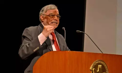 ശിശുഭവനില്‍ ദീപാവലി ആഘോഷിച്ച് കേരള ഗവര്‍ണര്‍