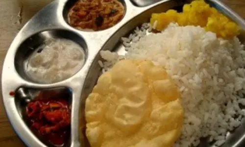 രോഗികള്‍ക്ക് ഭക്ഷണം വിളമ്പി ‘സഹായ’