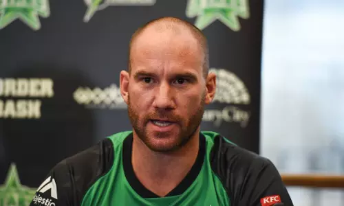 ശ്വാസകോശ പ്രശ്നങ്ങള്‍; ജോണ്‍ ഹേസ്റ്റിങ്സ് അന്താരാഷ്ട്ര ക്രിക്കറ്റിനോട് വിട പറഞ്ഞു