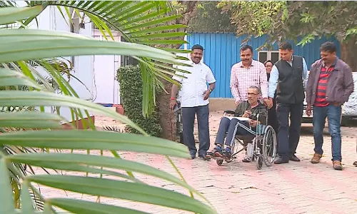 റിയാസിന് വേണ്ടി മാത്രം ഒരു കൂടിച്ചേരലൊരുക്കി ഈ കൂട്ടുകാര്‍