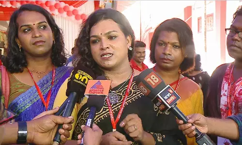 ഞങ്ങളും ഡി.വൈ.എഫ്.ഐക്കാരെന്ന് കാര്‍ത്തികയും ശ്യാമയും ശിഖയും നന്ദനയും 