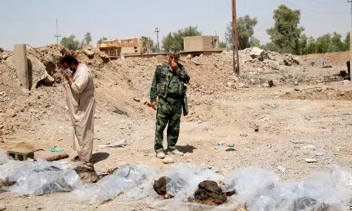 ഇറാഖില്‍ ഐഎസിന്റെ അധീനതയിലുണ്ടായിരുന്ന പ്രദേശങ്ങളില്‍ കൂട്ടക്കുഴിമാടങ്ങള്‍ കണ്ടെത്തി