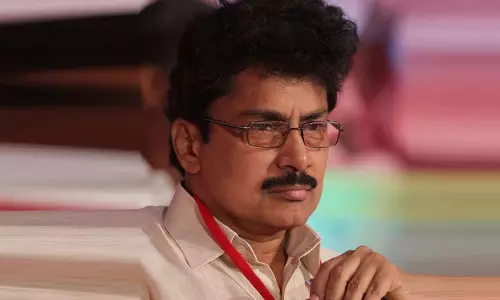 പി.കെ ശശിക്കെതിരായ ലൈംഗിക പീഡന പരാതിയില് നിന്നും പിന്മാറാതെ യുവതി;വീണ്ടും കേന്ദ്രനേതൃത്വത്തെ സമീപിച്ചു പി.കെ ശശിക്കെതിരായ ലൈംഗിക പീഡന പരാതിയില് നിന്നും പിന്മാറാതെ യുവതി;വീണ്ടും കേന്ദ്രനേതൃത്വത്തെ സമീപിച്ചു