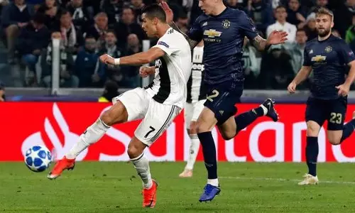 പന്ത് നിലം തൊടും മുമ്പെ, റൊണാള്‍ഡോയുടെ  വണ്ടര്‍ ഗോള്‍ 