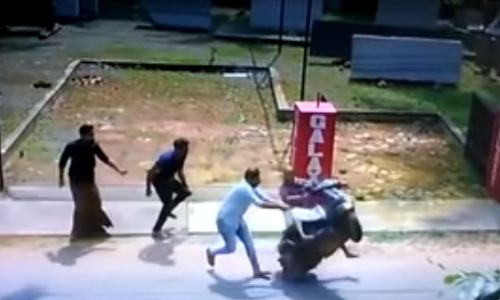 ഫോണ്‍ ചെയ്യുമ്പോള്‍ ആക്സിലേറ്റര്‍ തിരിച്ചു, നിയന്ത്രണം വിട്ട സ്കൂട്ടറിനെ ടിപ്പര്‍ ഇടിച്ചുതെറിപ്പിച്ചു;യുവാവും കൂട്ടുകാരും രക്ഷപ്പെട്ടത് ഭാഗ്യം കൊണ്ട്