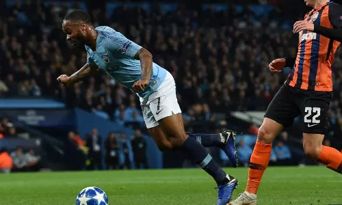 ‘തട്ടിത്തടഞ്ഞ് വീണതിന് പെനല്‍റ്റിയോ’? തലയില്‍ കൈവെച്ച് ഫുട്‌ബോള്‍ ആരാധകര്‍ 