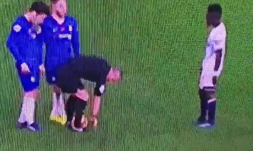 ഫ്രീകിക്കിന് മുമ്പ് റഫറിയുടെ വര മാറ്റി വരച്ച ഫാബ്രിഗസ്