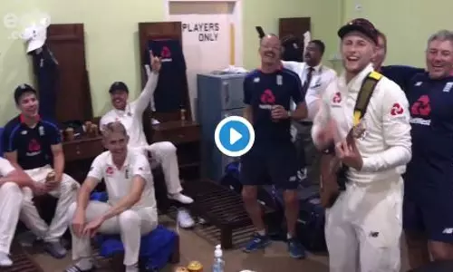 ഏഷ്യയിലാദ്യമായി ടെസ്റ്റ് പരമ്പര തൂത്തുവാരിയത് ആഘോഷിച്ച് ഇംഗ്ലണ്ട്