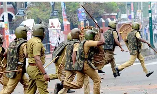 പുകവലിച്ചെന്നാരോപിച്ച് യുവാവിന് നേരെ എസ്.ഐയുടെ കയ്യേറ്റം