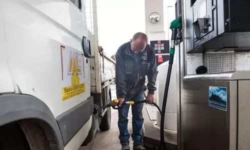 ഇന്ധന നികുതി വര്‍ധന:  ഫ്രഞ്ച് സര്‍ക്കാര്‍ പ്രതിഷേധം തണുപ്പിച്ചതിങ്ങനെ..