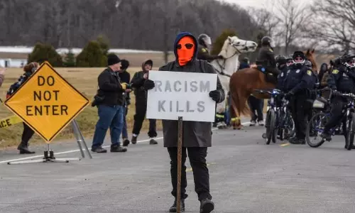 യു.എസില് വംശീയാതിക്രമങ്ങള് വര്ധിക്കുന്നുവെന്ന് എഫ്.ബി.ഐ റിപ്പോര്ട്ട് യു.എസില് വംശീയാതിക്രമങ്ങള് വര്ധിക്കുന്നുവെന്ന് എഫ്.ബി.ഐ റിപ്പോര്ട്ട്