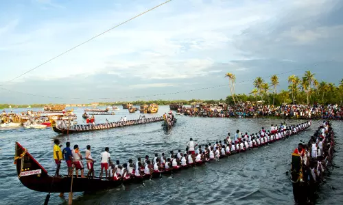 നെഹ്റു ട്രോഫി വള്ളംകളി:പായിപ്പാടന്‍ ചുണ്ടന്‍ ജലരാജാവ്