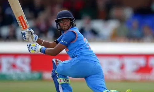 വയറുവേദനിച്ച് ഓടാന് ബുദ്ധിമുട്ടുള്ളതുകൊണ്ടാണ് സിക്സറുകള് അടിച്ചുകൂട്ടിയതെന്ന് ഹര്മന്പ്രീത് കൗര് വയറുവേദനിച്ച് ഓടാന് ബുദ്ധിമുട്ടുള്ളതുകൊണ്ടാണ് സിക്സറുകള് അടിച്ചുകൂട്ടിയതെന്ന് ഹര്മന്പ്രീത് കൗര്