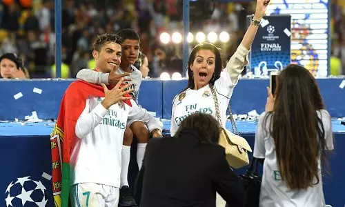 റൊണാള്‍ഡോയുടെ എല്ലാ ജീവനക്കാരും ഒപ്പുവെക്കുന്ന വിചിത്ര വ്യവസ്ഥ 