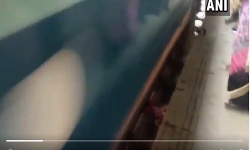 ഓടുന്ന ട്രെയിനിനടിയില്‍ പെട്ടിട്ടും അത്ഭുതകരമായി രക്ഷപ്പെട്ട് ഒരു വയസായ കുഞ്ഞ്; വൈറലായി വീഡിയോ