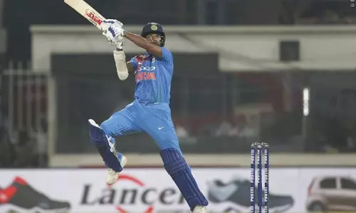 ധവാന്‍(92) തിളങ്ങി, അവസാന പന്തില്‍ ഇന്ത്യക്ക് ജയം