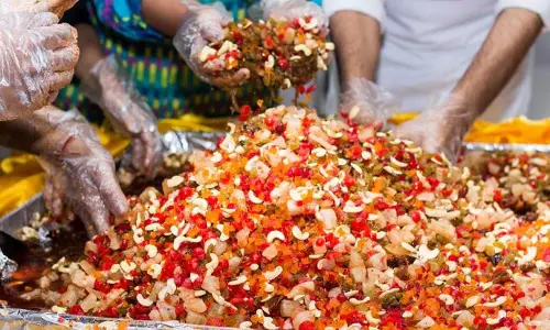 കൊതിയൂറും കാഴ്ചകളുമായി കേക്ക് മിക്സിംഗ് കാര്‍ണിവല്‍