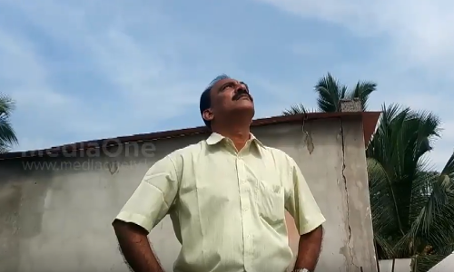 അങ്ങിനെയൊന്നും സൂര്യന് രാജീവിനെ തോല്‍പ്പിക്കാനാവില്ല;ഏത് കൊടുംവെയിലത്തും കണ്ണിമ ചിമ്മാതെ ആകാശം നോക്കുന്ന 53കാരന്‍