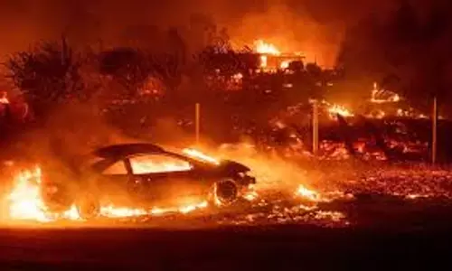 കാലിഫോര്‍ണിയയില്‍ കാട്ടുതീ ആളിപ്പടരുന്നു;  രണ്ടര ലക്ഷത്തിലധികം ആളുകള്‍ ഒഴിഞ്ഞു