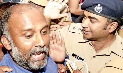 ശബരിമലയില്‍ പ്രശ്നമുണ്ടാക്കിയ ആര്‍.എസ്.എസ് നേതാവിനെ ആരോഗ്യവകുപ്പ് സസ്‍പെന്‍ഡ് ചെയ്തു