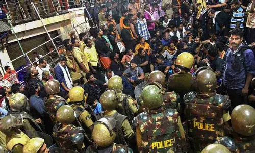 ശബരിമല യുവതീ പ്രവേശനം: പൊലീസ് സുപ്രീംകോടതിയിലേക്ക്