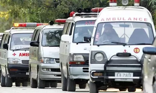 ഹര്‍ത്താല്‍: കൊല്ലത്ത് പ്രതിഷേധക്കാര്‍ ആംബുലന്‍സും തടഞ്ഞു