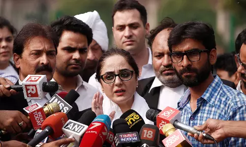 കത്‍വ കേസില്‍ നിന്ന് അഭിഭാഷക ദീപിക സിംഗിനെ പെണ്‍കുട്ടിയുടെ കുടുംബം ഒഴിവാക്കി