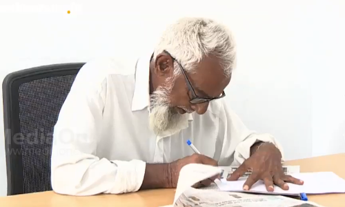 അക്ഷരം പഠിച്ച് ‘തല തിരിഞ്ഞവനായി’ മരക്കാര്‍;മലയാള അക്ഷരങ്ങള്‍ തല തിരിച്ചെഴുതും