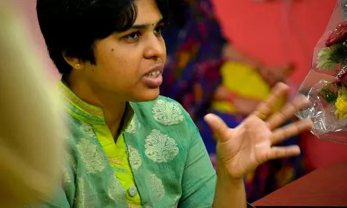 ശബരിമല ദര്ശനത്തിനായി തൃപ്തി ദേശായി കൊച്ചിയിലെത്തി ശബരിമല ദര്ശനത്തിനായി തൃപ്തി ദേശായി കൊച്ചിയിലെത്തി