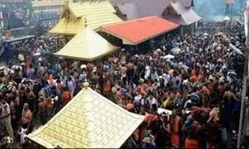 ശബരിമല: ആചാരാനുഷ്ഠാനങ്ങളില് ഇടപെടില്ല, സുരക്ഷാപ്രശ്നത്തില് മാത്രമാണ് ഇടപെടുന്നതെന്ന് സര്ക്കാര് കോടതിയില് ശബരിമല: ആചാരാനുഷ്ഠാനങ്ങളില് ഇടപെടില്ല, സുരക്ഷാപ്രശ്നത്തില് മാത്രമാണ് ഇടപെടുന്നതെന്ന് സര്ക്കാര് കോടതിയില്