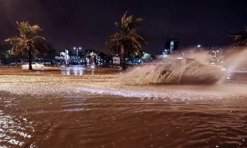 കുവൈത്തില്‍ മഴക്കെടുതിയുടെ ദുരിതം പേറുന്നവര്‍ക്ക് കൈതാങ്ങായി നാട്ടുകാരും വിദേശികളും