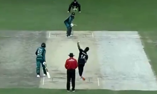 ബൗണ്ടറി നേടാതെ 1 പന്തില്‍ നിന്ന് 5 റണ്‍സ്... ചിരിപ്പിക്കും ഈ പാക് താരങ്ങള്‍