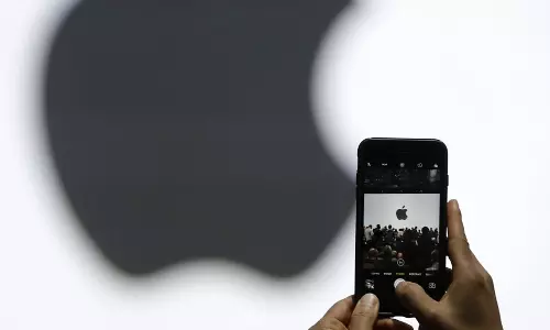 ആപ്പിൾ ഐ ഫോൺ എക്സ്, മാക്‌ബുക്ക് മോഡലുകളിൽ പ്രശ്നങ്ങളെന്ന് ആപ്പിൾ