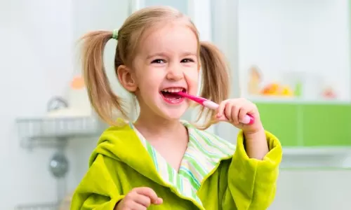 നിങ്ങളുടെ കുഞ്ഞിന് പല്ലുതേക്കാന്‍ ഇഷ്ടമാണോ...? ഇക്കാര്യങ്ങള്‍ ശ്രദ്ധിക്കൂ