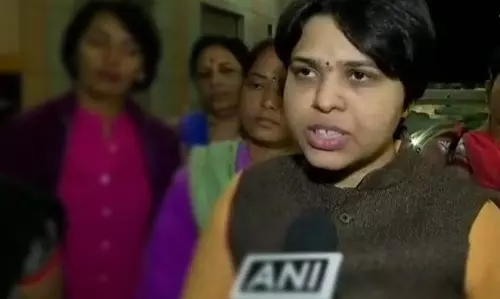 ആരാണ് ശബരിമല സന്ദര്‍ശിക്കാനെത്തിയ തൃപ്തി ദേശായി?