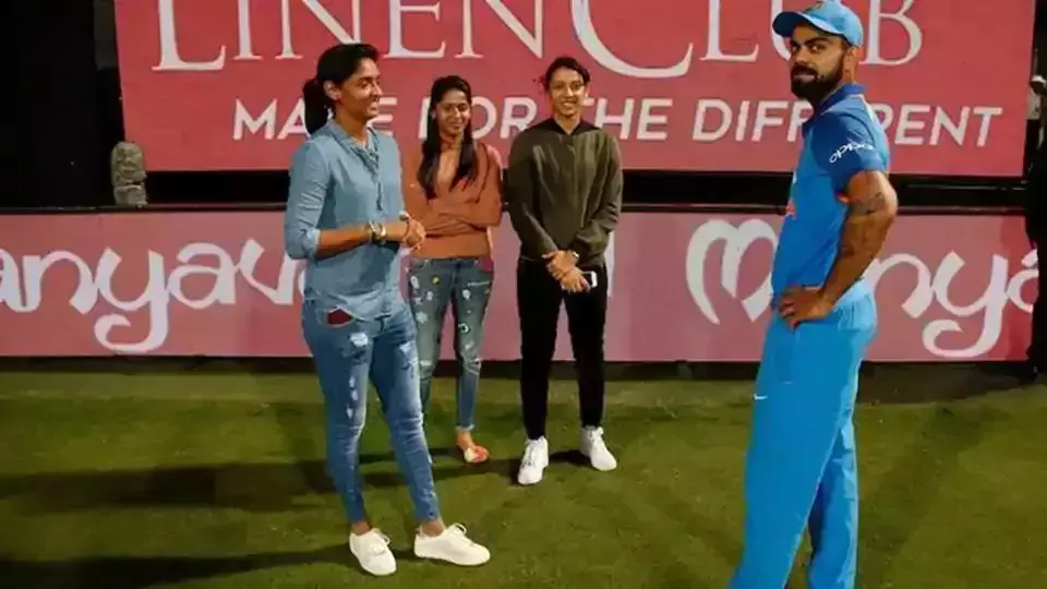 ഇന്ത്യന്‍ വനിതാ ടീമിന്റെ ചിയര്‍ലീഡറായി കൊഹ്‍ലി