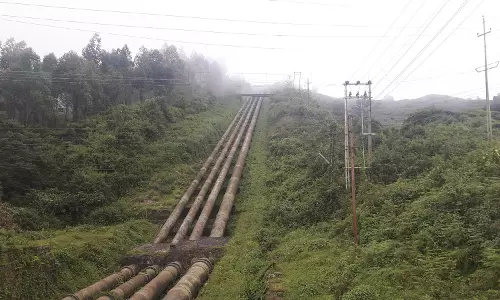 പള്ളിവാസല്‍ ജലവൈദ്യുതി പദ്ധതിയുടെ  പെന്‍സ്റ്റോക്ക് പൈപ്പുകളില്‍ ചോര്‍ച്ച; അപകട ഭീതിയില്‍ നാട്ടുകാര്‍