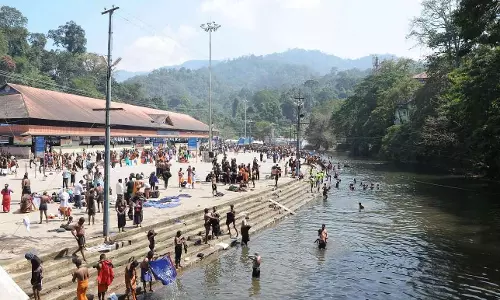 ആളൊഴിഞ്ഞ് പമ്പയിലെ ബലിത്തറകള്‍