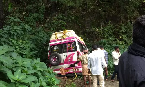 അയ്യപ്പ ഭക്തര്‍ സഞ്ചരിച്ചിരുന്ന വാഹനം അപകടത്തില്‍പ്പെട്ടു