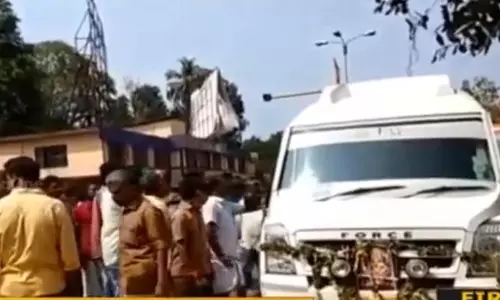 ദേശീയപാത ഉപരോധത്തിനിടെ അയ്യപ്പ ഭക്തരുടെ വാഹനവും തടഞ്ഞു