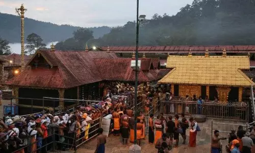 ശബരിമലയിലെ പൊലീസ് നിയന്ത്രണങ്ങള്‍ രാഷ്ട്രീയ ആയുധമാക്കാന്‍ കോണ്‍ഗ്രസ്