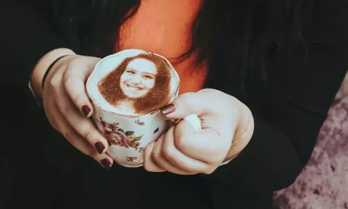 നിങ്ങളുടെ ഫോട്ടോയുള്ള  ചായ കുടിക്കണമെങ്കില്‍ ഹസ്റ്റോയില്‍ പോയാല്‍ മതി