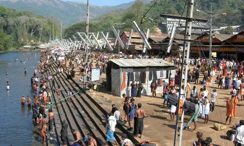 പമ്പയിലെ രാത്രികാല നിയന്ത്രണം നീക്കി; കെ.എസ്.ആർ.ടി.സി ബസുകൾ പമ്പയിലേക്ക് സർവീസ് നടത്തും  