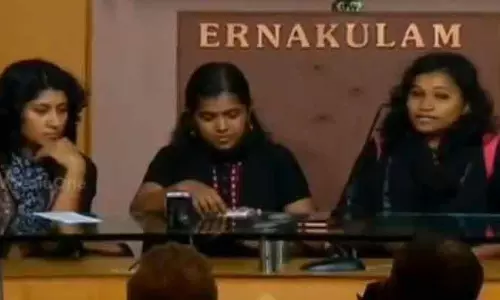 ശബരിമല ദര്‍ശനം കഴിയുന്നതുവരെ വ്രതം തുടരും, ഇപ്പോള്‍ പോയി കലാപത്തിന് അവസരം നല്‍കില്ലെന്ന് യുവതികള്‍