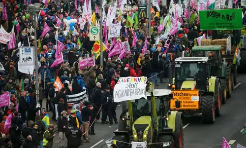 ജര്‍മന്‍ ഗവണ്‍മെന്റിന്റെ കാര്‍ഷിക നയങ്ങള്‍ക്കെതിരെ പ്രതിഷേധവുമായി ജനങ്ങള്‍