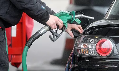 ഇന്ധന വില വര്‍ധനവിനെതിരെ ഫ്രാന്‍സില്‍ പ്രതിഷേധം തുടരുന്നു